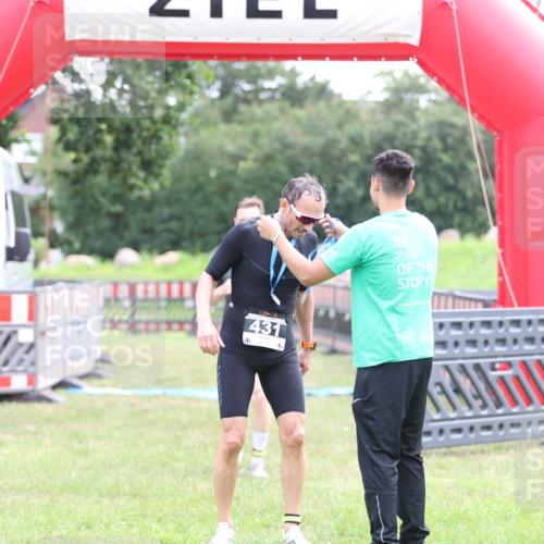 21.06.2026 - 29. Vierlanden-Triathlon Andreas Tolksdorf http://msf.ph/oto/9877536 21.06.2026 11:12:45 Ziel 303, 303 meine-sportfotos.de