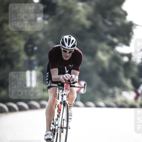 21.06.2026 - 29. Vierlanden-Triathlon H.Heesch http://msf.ph/oto/9877539 21.06.2026 09:03:44 Radfahren 124, 126 meine-sportfotos.de