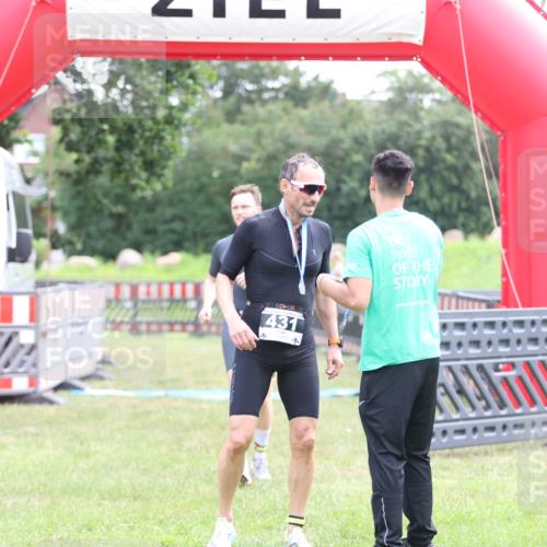 21.06.2026 - 29. Vierlanden-Triathlon Andreas Tolksdorf http://msf.ph/oto/9877563 21.06.2026 11:12:45 Ziel 303, 303 meine-sportfotos.de