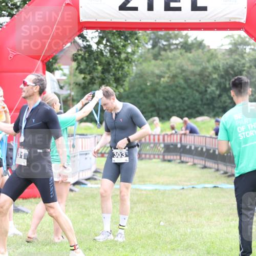 21.06.2026 - 29. Vierlanden-Triathlon Andreas Tolksdorf http://msf.ph/oto/9877570 21.06.2026 11:12:47 Ziel 303, 303 meine-sportfotos.de