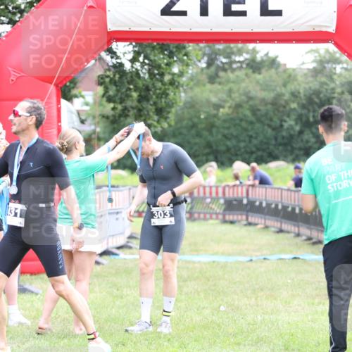 21.06.2026 - 29. Vierlanden-Triathlon Andreas Tolksdorf http://msf.ph/oto/9877587 21.06.2026 11:12:47 Ziel 303, 303 meine-sportfotos.de