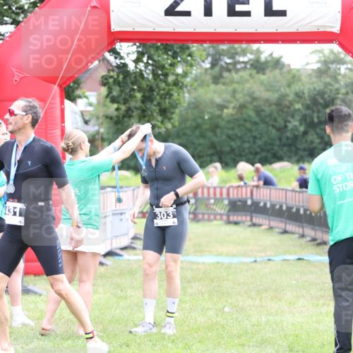 21.06.2026 - 29. Vierlanden-Triathlon Andreas Tolksdorf http://msf.ph/oto/9877596 21.06.2026 11:12:47 Ziel 303, 303 meine-sportfotos.de