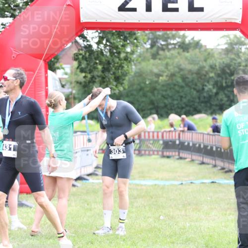 21.06.2026 - 29. Vierlanden-Triathlon Andreas Tolksdorf http://msf.ph/oto/9877604 21.06.2026 11:12:47 Ziel 303, 303 meine-sportfotos.de