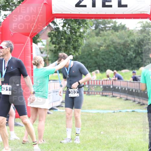 21.06.2026 - 29. Vierlanden-Triathlon Andreas Tolksdorf http://msf.ph/oto/9877620 21.06.2026 11:12:47 Ziel 303, 303 meine-sportfotos.de