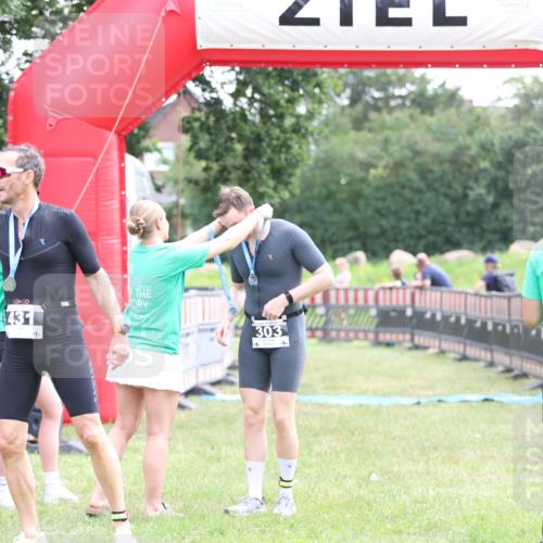 21.06.2026 - 29. Vierlanden-Triathlon Andreas Tolksdorf http://msf.ph/oto/9877627 21.06.2026 11:12:47 Ziel 303, 303 meine-sportfotos.de