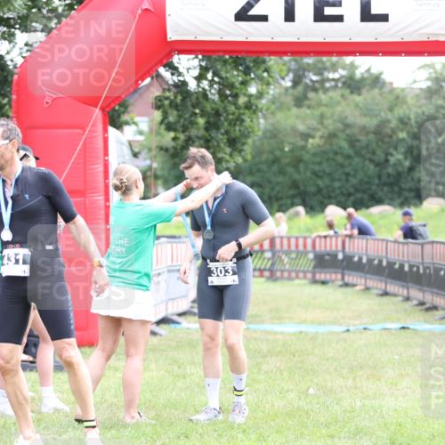 21.06.2026 - 29. Vierlanden-Triathlon Andreas Tolksdorf http://msf.ph/oto/9877636 21.06.2026 11:12:47 Ziel 303, 303 meine-sportfotos.de