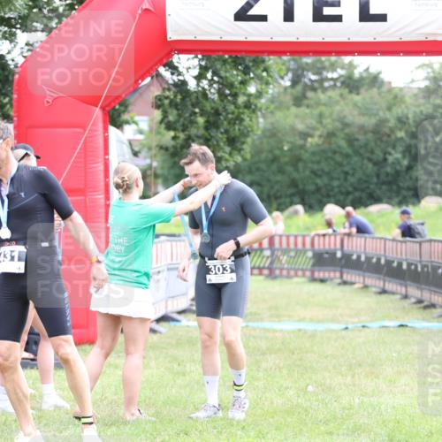 21.06.2026 - 29. Vierlanden-Triathlon Andreas Tolksdorf http://msf.ph/oto/9877644 21.06.2026 11:12:47 Ziel 303, 303 meine-sportfotos.de