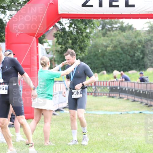 21.06.2026 - 29. Vierlanden-Triathlon Andreas Tolksdorf http://msf.ph/oto/9877653 21.06.2026 11:12:47 Ziel 303, 303 meine-sportfotos.de