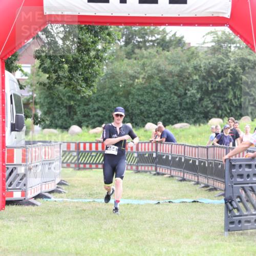21.06.2026 - 29. Vierlanden-Triathlon Andreas Tolksdorf http://msf.ph/oto/9877668 21.06.2026 11:14:33 Ziel 464, 464 meine-sportfotos.de