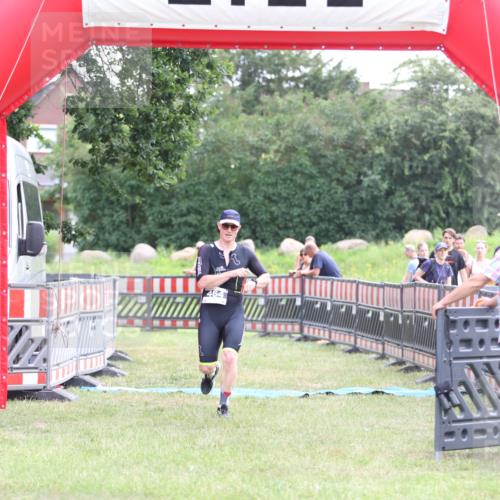21.06.2026 - 29. Vierlanden-Triathlon Andreas Tolksdorf http://msf.ph/oto/9877675 21.06.2026 11:14:33 Ziel 464, 464 meine-sportfotos.de