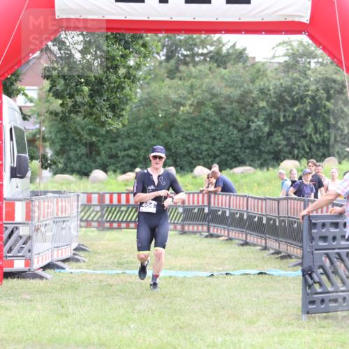 21.06.2026 - 29. Vierlanden-Triathlon Andreas Tolksdorf http://msf.ph/oto/9877685 21.06.2026 11:14:33 Ziel 464, 464 meine-sportfotos.de