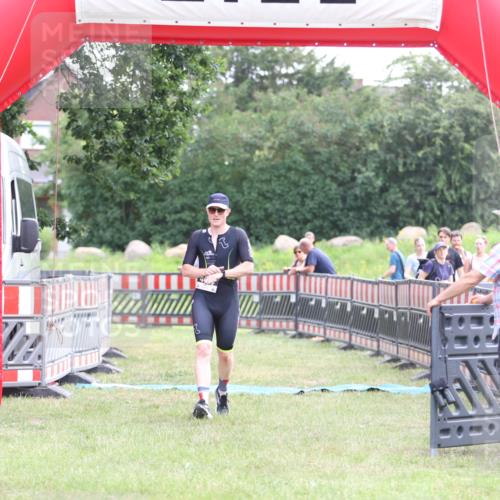 21.06.2026 - 29. Vierlanden-Triathlon Andreas Tolksdorf http://msf.ph/oto/9877717 21.06.2026 11:14:33 Ziel 464, 464 meine-sportfotos.de