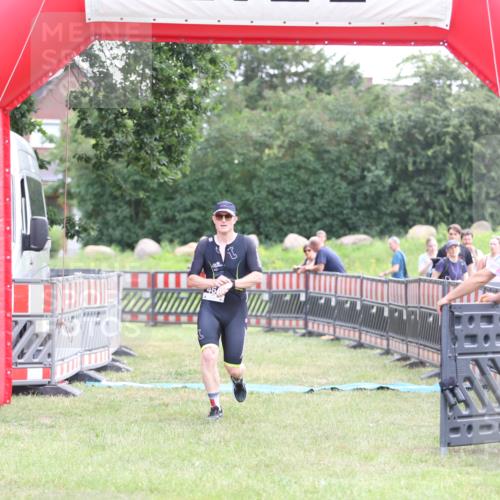 21.06.2026 - 29. Vierlanden-Triathlon Andreas Tolksdorf http://msf.ph/oto/9877743 21.06.2026 11:14:33 Ziel 464, 464 meine-sportfotos.de