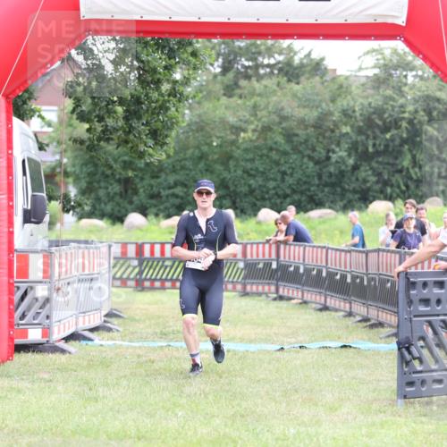21.06.2026 - 29. Vierlanden-Triathlon Andreas Tolksdorf http://msf.ph/oto/9877748 21.06.2026 11:14:33 Ziel 464, 464 meine-sportfotos.de