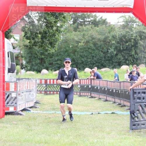 21.06.2026 - 29. Vierlanden-Triathlon Andreas Tolksdorf http://msf.ph/oto/9877756 21.06.2026 11:14:33 Ziel 464, 464 meine-sportfotos.de