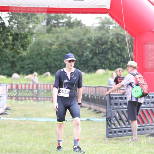 21.06.2026 - 29. Vierlanden-Triathlon Andreas Tolksdorf http://msf.ph/oto/9877764 21.06.2026 11:14:36 Ziel 464, 464 meine-sportfotos.de