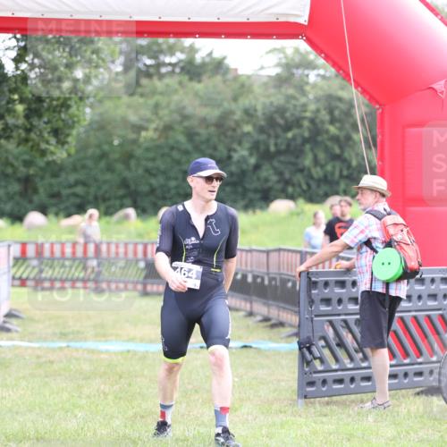 21.06.2026 - 29. Vierlanden-Triathlon Andreas Tolksdorf http://msf.ph/oto/9877783 21.06.2026 11:14:37 Ziel 464, 464 meine-sportfotos.de