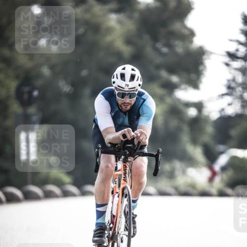 21.06.2026 - 29. Vierlanden-Triathlon H.Heesch http://msf.ph/oto/9877803 21.06.2026 09:04:51 Radfahren 70, 81, 98 meine-sportfotos.de