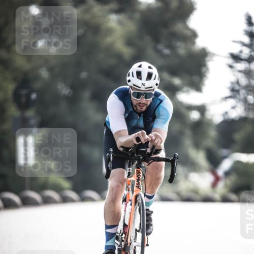 21.06.2026 - 29. Vierlanden-Triathlon H.Heesch http://msf.ph/oto/9877809 21.06.2026 09:04:51 Radfahren 70, 81, 98 meine-sportfotos.de