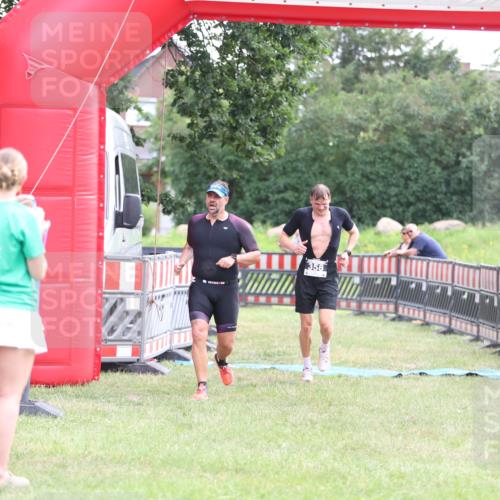 21.06.2026 - 29. Vierlanden-Triathlon Andreas Tolksdorf http://msf.ph/oto/9877854 21.06.2026 11:15:03 Ziel 358, 454, 358, 454 meine-sportfotos.de