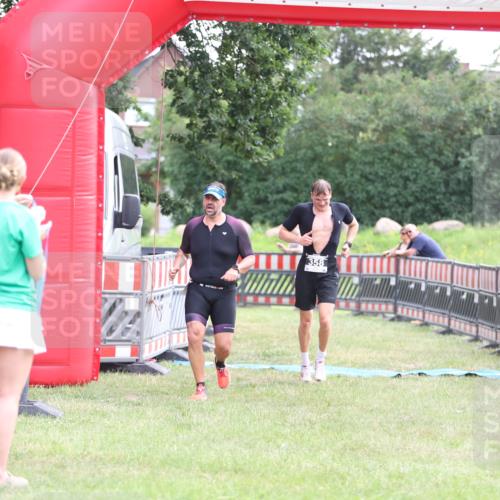 21.06.2026 - 29. Vierlanden-Triathlon Andreas Tolksdorf http://msf.ph/oto/9877864 21.06.2026 11:15:03 Ziel 358, 454, 358, 454 meine-sportfotos.de