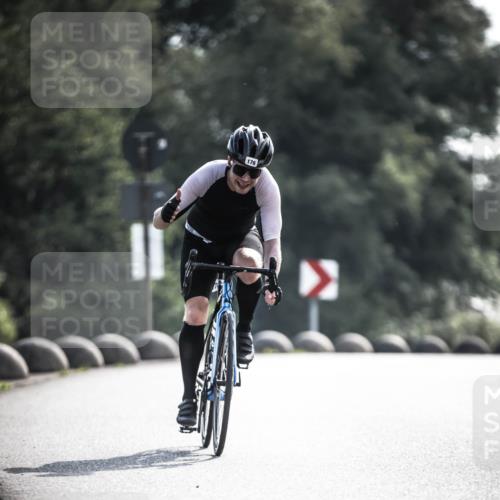 21.06.2026 - 29. Vierlanden-Triathlon H.Heesch http://msf.ph/oto/9877892 21.06.2026 09:05:47 Radfahren 176, 216 meine-sportfotos.de