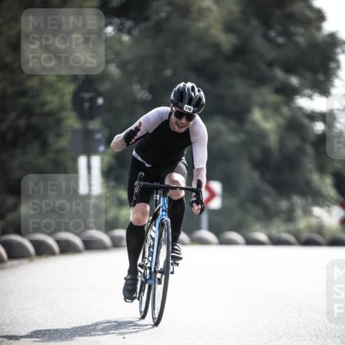 21.06.2026 - 29. Vierlanden-Triathlon H.Heesch http://msf.ph/oto/9877899 21.06.2026 09:05:47 Radfahren 176, 216 meine-sportfotos.de