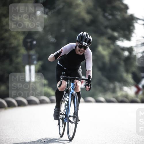 21.06.2026 - 29. Vierlanden-Triathlon H.Heesch http://msf.ph/oto/9877907 21.06.2026 09:05:47 Radfahren 176, 216 meine-sportfotos.de