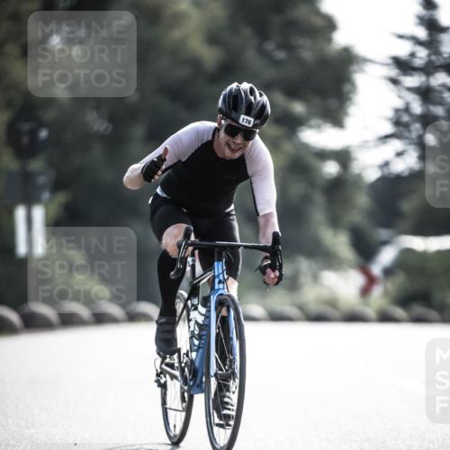 21.06.2026 - 29. Vierlanden-Triathlon H.Heesch http://msf.ph/oto/9877914 21.06.2026 09:05:47 Radfahren 176, 216 meine-sportfotos.de