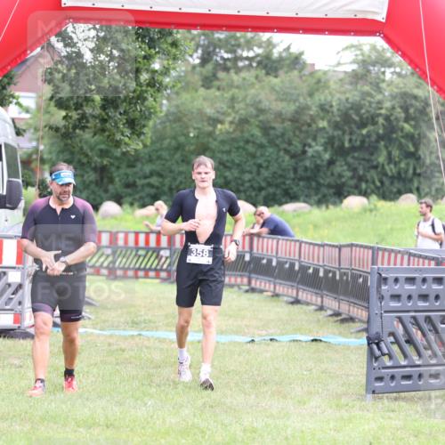 21.06.2026 - 29. Vierlanden-Triathlon Andreas Tolksdorf http://msf.ph/oto/9877920 21.06.2026 11:15:05 Ziel 358, 454, 542, 358, 454, 542 meine-sportfotos.de