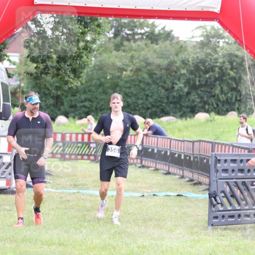 21.06.2026 - 29. Vierlanden-Triathlon Andreas Tolksdorf http://msf.ph/oto/9877936 21.06.2026 11:15:05 Ziel 358, 454, 542, 358, 454, 542 meine-sportfotos.de