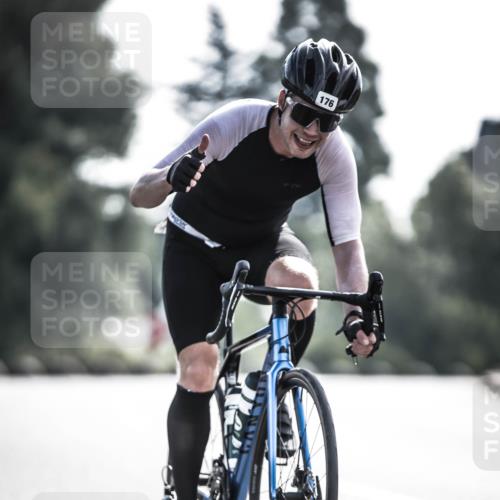 21.06.2026 - 29. Vierlanden-Triathlon H.Heesch http://msf.ph/oto/9877943 21.06.2026 09:05:48 Radfahren 176, 216 meine-sportfotos.de
