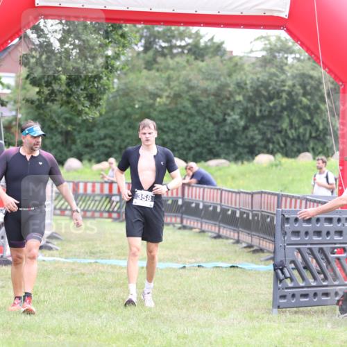 21.06.2026 - 29. Vierlanden-Triathlon Andreas Tolksdorf http://msf.ph/oto/9877971 21.06.2026 11:15:05 Ziel 358, 454, 542, 358, 454, 542 meine-sportfotos.de
