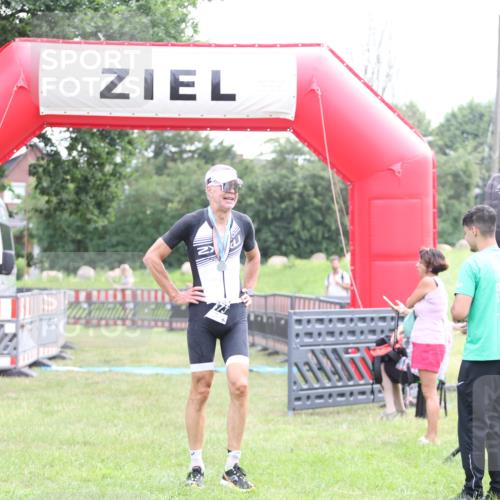 21.06.2026 - 29. Vierlanden-Triathlon Andreas Tolksdorf http://msf.ph/oto/9878139 21.06.2026 11:15:38 Ziel  meine-sportfotos.de