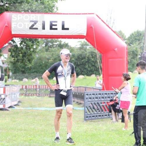 21.06.2026 - 29. Vierlanden-Triathlon Andreas Tolksdorf http://msf.ph/oto/9878147 21.06.2026 11:15:38 Ziel  meine-sportfotos.de