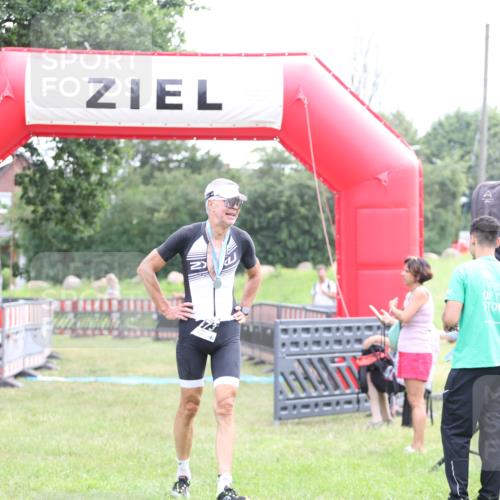 21.06.2026 - 29. Vierlanden-Triathlon Andreas Tolksdorf http://msf.ph/oto/9878171 21.06.2026 11:15:38 Ziel  meine-sportfotos.de