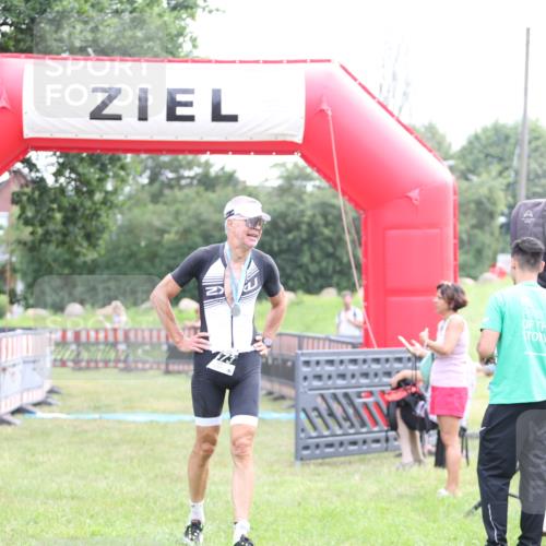 21.06.2026 - 29. Vierlanden-Triathlon Andreas Tolksdorf http://msf.ph/oto/9878176 21.06.2026 11:15:38 Ziel  meine-sportfotos.de