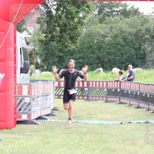 21.06.2026 - 29. Vierlanden-Triathlon Andreas Tolksdorf http://msf.ph/oto/9878217 21.06.2026 11:15:56 Ziel 392, 392 meine-sportfotos.de
