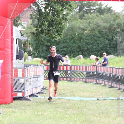 21.06.2026 - 29. Vierlanden-Triathlon Andreas Tolksdorf http://msf.ph/oto/9878259 21.06.2026 11:15:56 Ziel 392, 392 meine-sportfotos.de