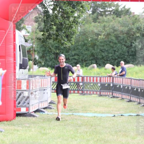 21.06.2026 - 29. Vierlanden-Triathlon Andreas Tolksdorf http://msf.ph/oto/9878265 21.06.2026 11:15:56 Ziel 392, 392 meine-sportfotos.de