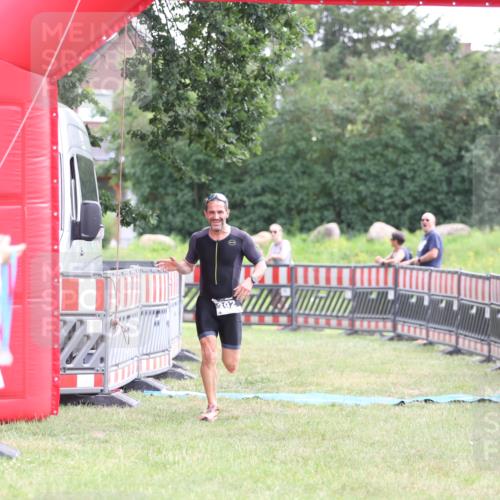 21.06.2026 - 29. Vierlanden-Triathlon Andreas Tolksdorf http://msf.ph/oto/9878273 21.06.2026 11:15:56 Ziel 392, 392 meine-sportfotos.de