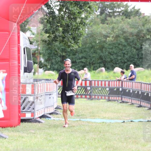 21.06.2026 - 29. Vierlanden-Triathlon Andreas Tolksdorf http://msf.ph/oto/9878281 21.06.2026 11:15:57 Ziel 392, 392 meine-sportfotos.de