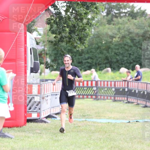 21.06.2026 - 29. Vierlanden-Triathlon Andreas Tolksdorf http://msf.ph/oto/9878289 21.06.2026 11:15:57 Ziel 392, 392 meine-sportfotos.de