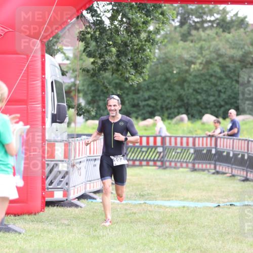 21.06.2026 - 29. Vierlanden-Triathlon Andreas Tolksdorf http://msf.ph/oto/9878296 21.06.2026 11:15:57 Ziel 392, 392 meine-sportfotos.de