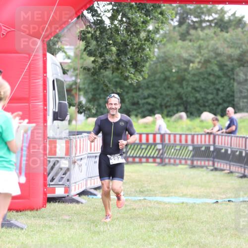 21.06.2026 - 29. Vierlanden-Triathlon Andreas Tolksdorf http://msf.ph/oto/9878311 21.06.2026 11:15:57 Ziel 392, 392 meine-sportfotos.de