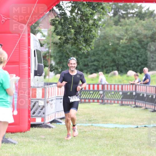 21.06.2026 - 29. Vierlanden-Triathlon Andreas Tolksdorf http://msf.ph/oto/9878319 21.06.2026 11:15:57 Ziel 392, 392 meine-sportfotos.de