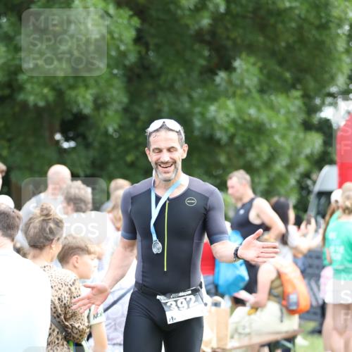 21.06.2026 - 29. Vierlanden-Triathlon Andreas Tolksdorf http://msf.ph/oto/9878374 21.06.2026 11:16:10 Ziel 313, 313 meine-sportfotos.de