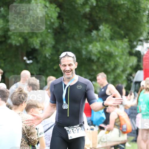21.06.2026 - 29. Vierlanden-Triathlon Andreas Tolksdorf http://msf.ph/oto/9878378 21.06.2026 11:16:10 Ziel 313, 313 meine-sportfotos.de