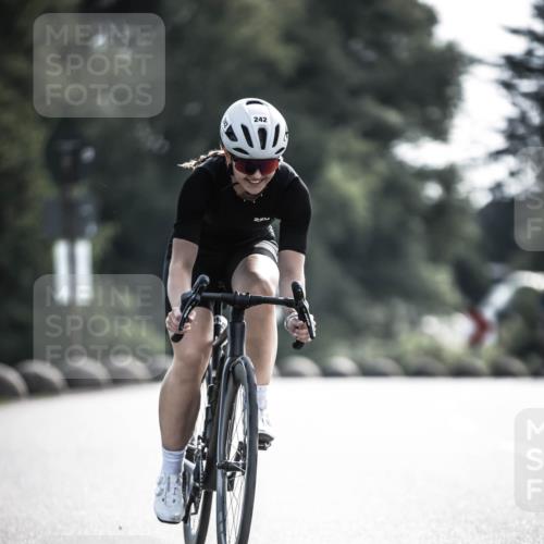 21.06.2026 - 29. Vierlanden-Triathlon H.Heesch http://msf.ph/oto/9878394 21.06.2026 09:07:50 Radfahren 213, 242 meine-sportfotos.de