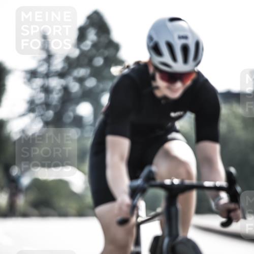 21.06.2026 - 29. Vierlanden-Triathlon H.Heesch http://msf.ph/oto/9878420 21.06.2026 09:07:51 Radfahren 213, 242 meine-sportfotos.de